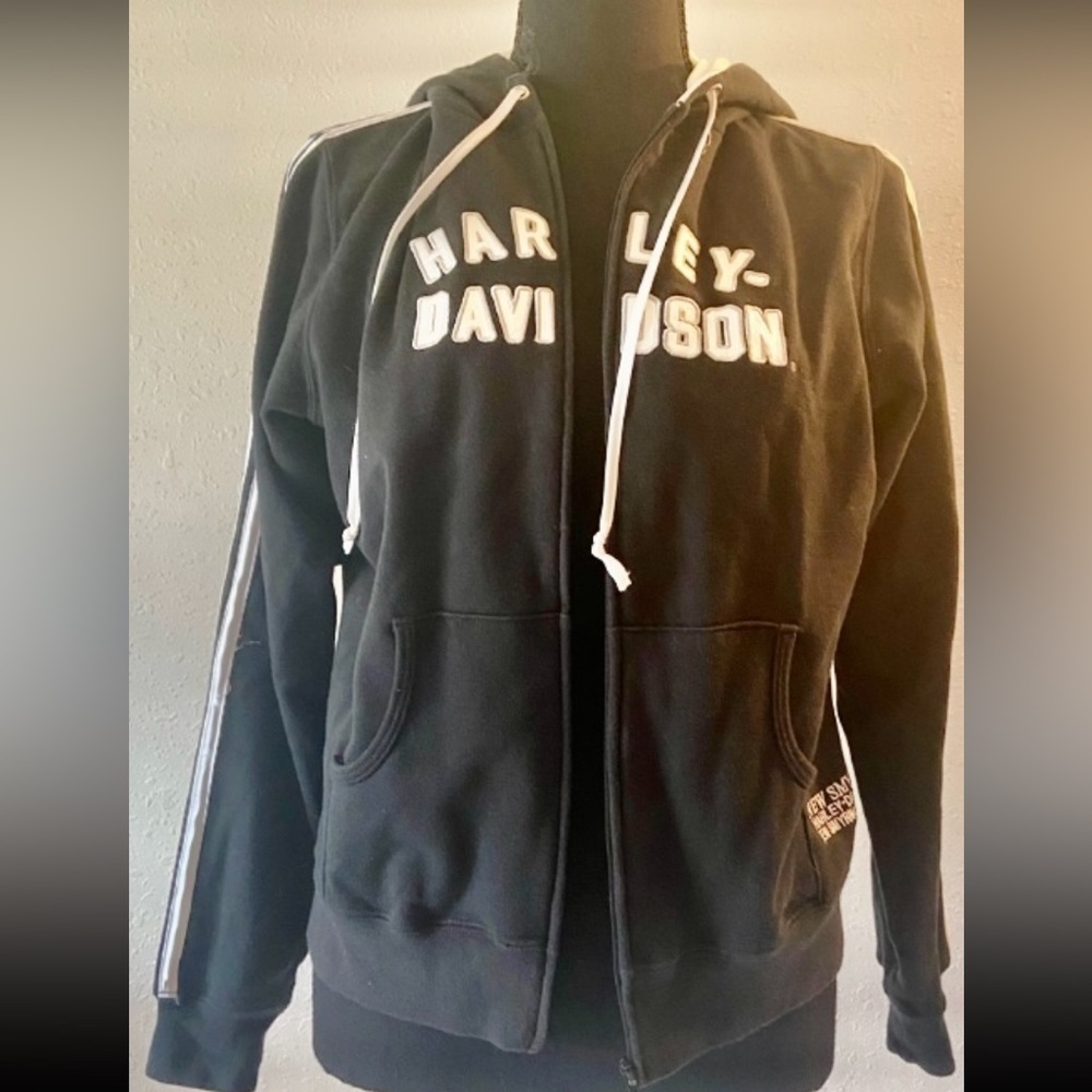 Women’s size medium black Harley Davison zip up hoodie B1